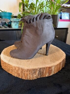 Women's Gray Suede Look Ruffle Ankle Boots with Slim Heel